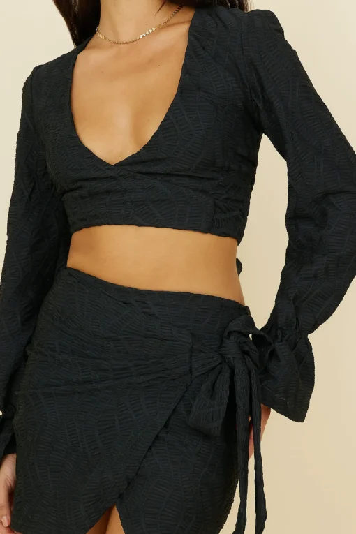 Holiday Feels Top Black